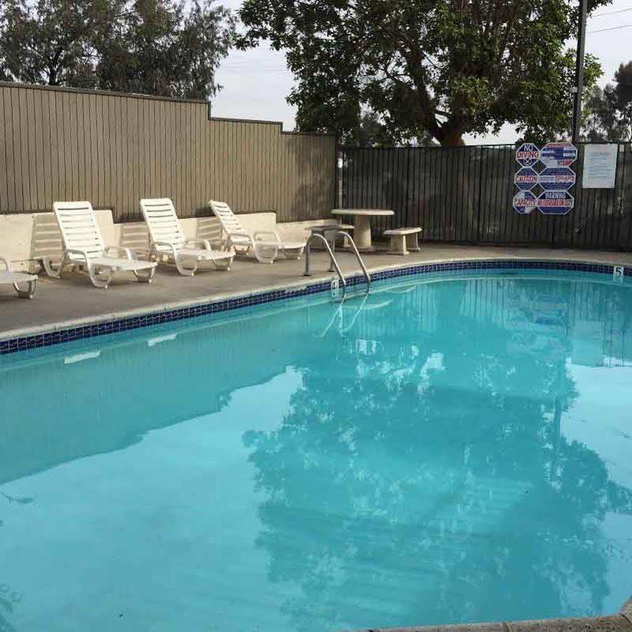 Super 8 By Wyndham National City Chula Vista Экстерьер фото